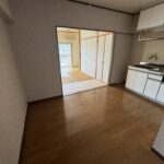 熱海市のマンション。リフォーム・売却前に残置物をすべて撤去し、スッキリした状態の室内。